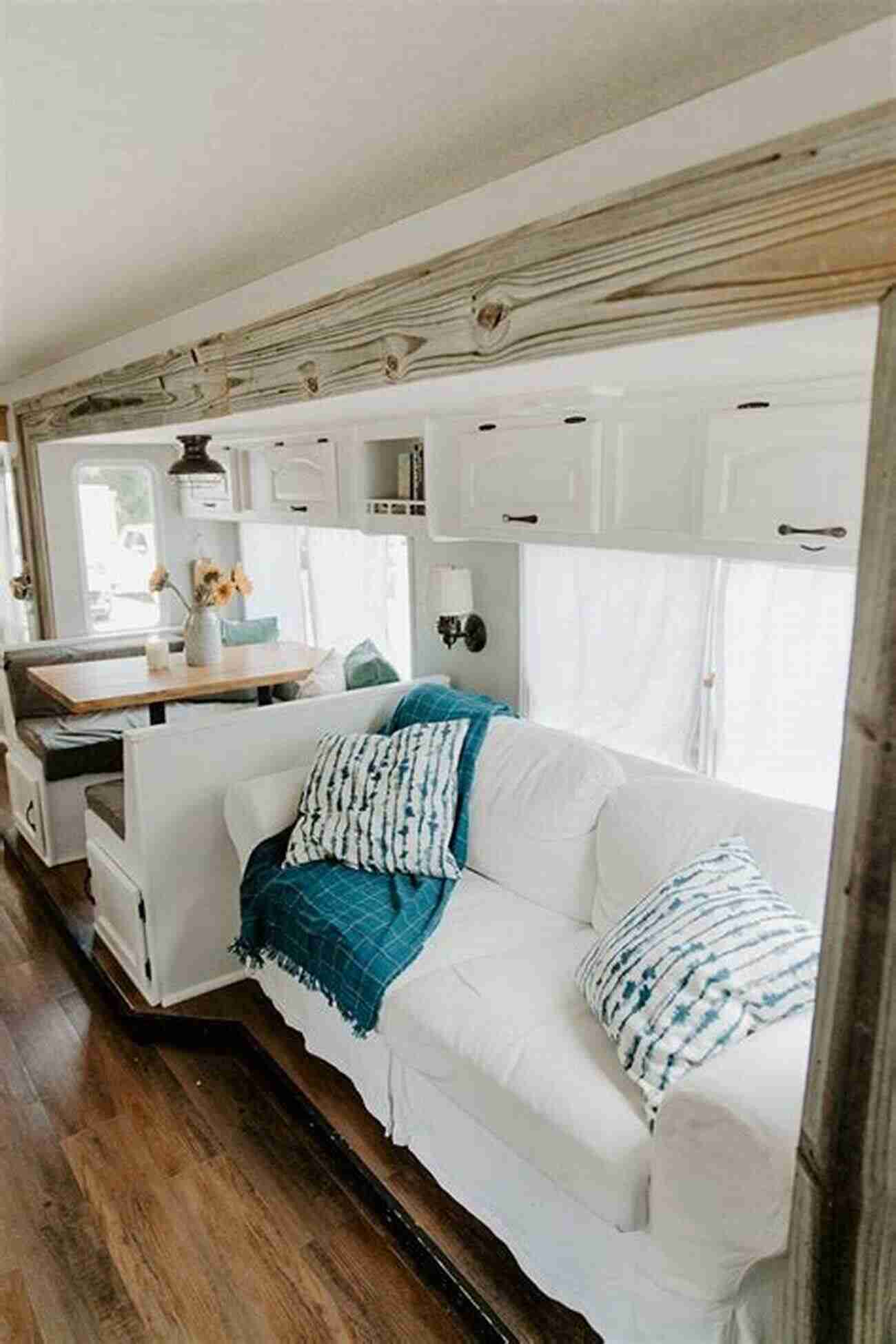 A Stunning Transformed RV Bug Out RV: The Definitive Step By Step Beginner S Guide On Transforming Your Family RV Into A Bug Out Vehicle