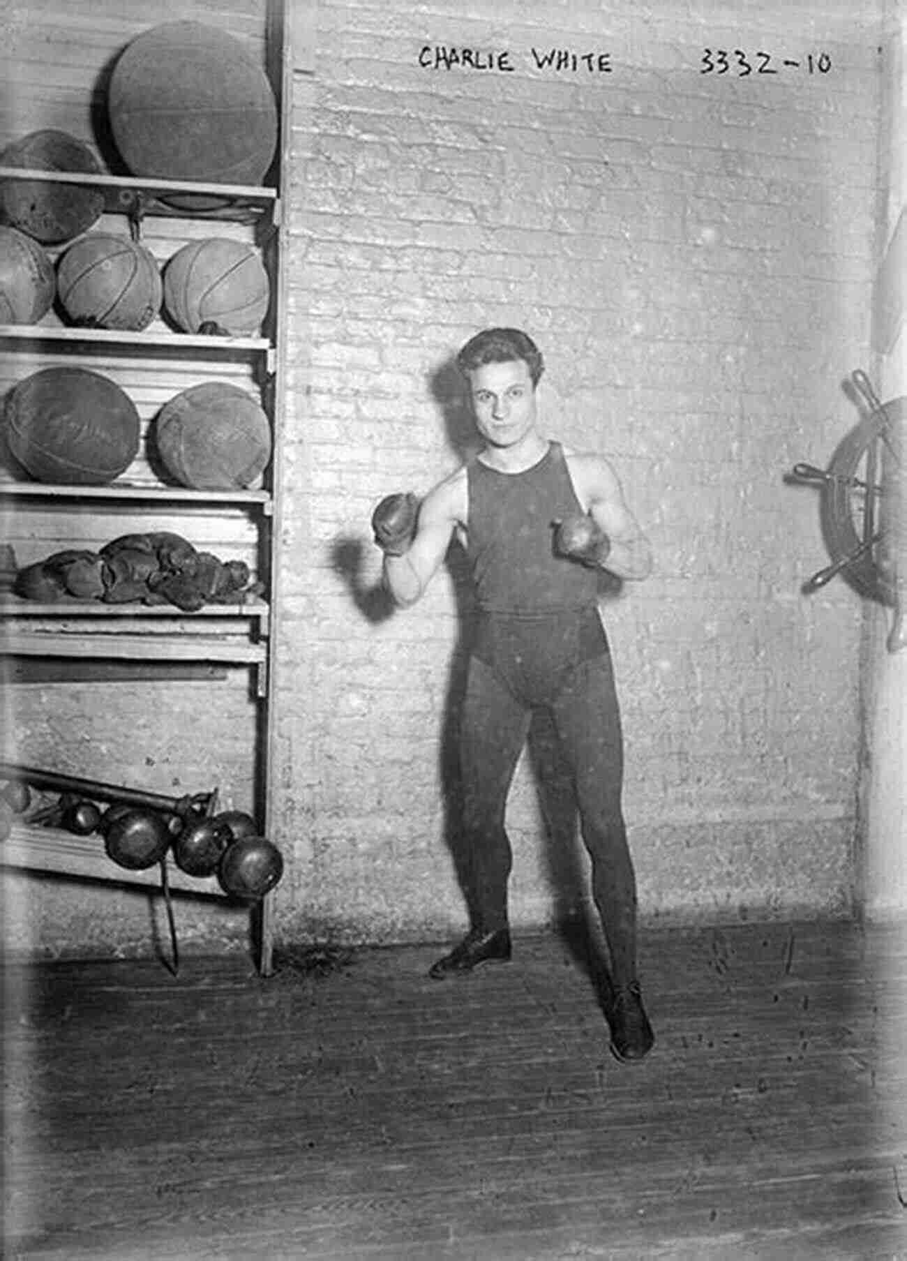 A Historic Black And White Photograph Of Women Boxing In The Early 20th Century A History Of Women S Boxing