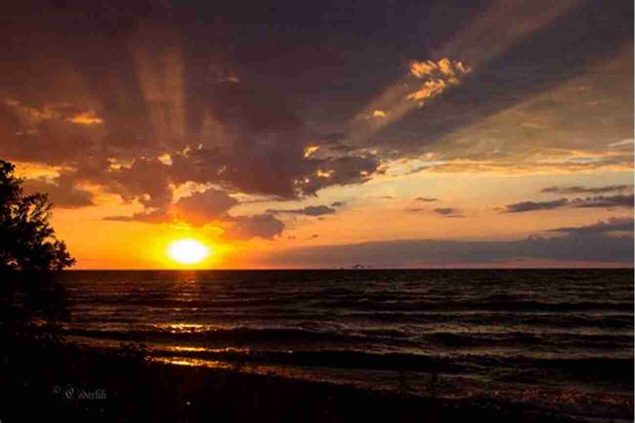 Beautiful Sunset Over Lake Erie Unbelievable Pictures And Facts About Ohio