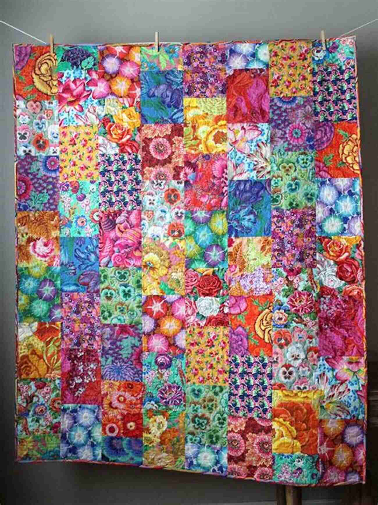 Colorful Bold Quilt Design Strip Your Stash: Dynamic Quilts Made From Strips 12 Projects In Multiple Sizes From GE Designs