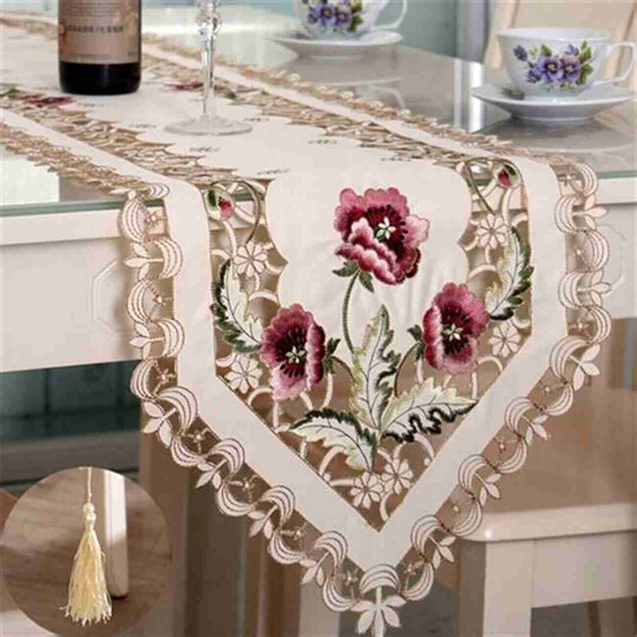 Elegant Embroidered Table Runners Stitched Gifts: 25 Sweet And Simple Embroidery Projects For Every Occasion