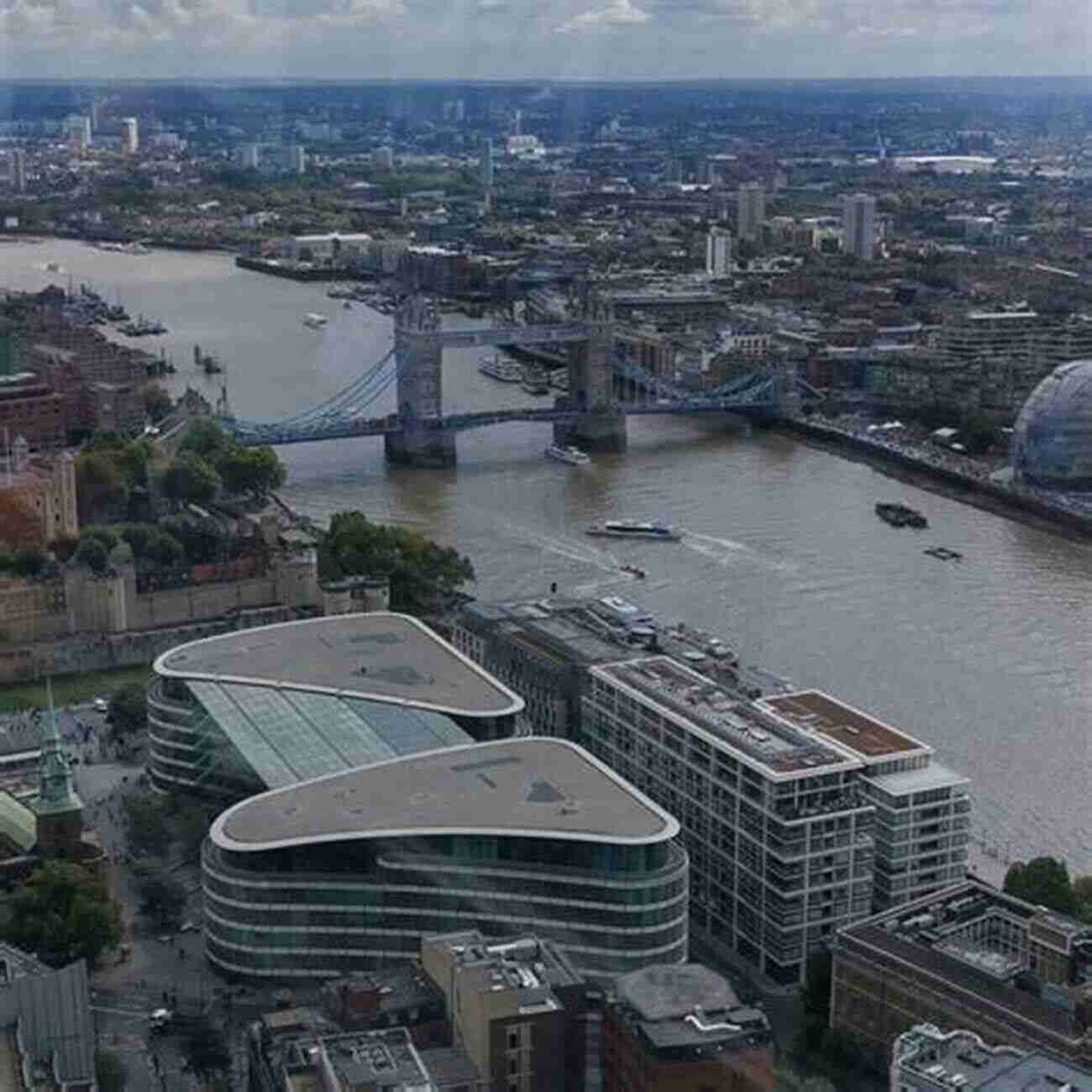 Experience The Breathtaking Thames River Run With Exceptional Views Of The London Skyline Runner S Guide To London: Travel Edition