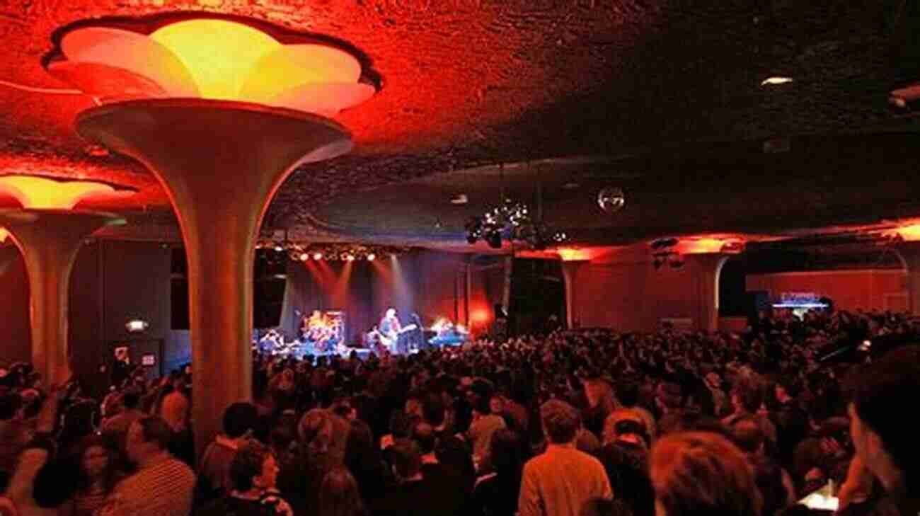 The Showbox Seattle Seattle S Music Venues (Images Of America)