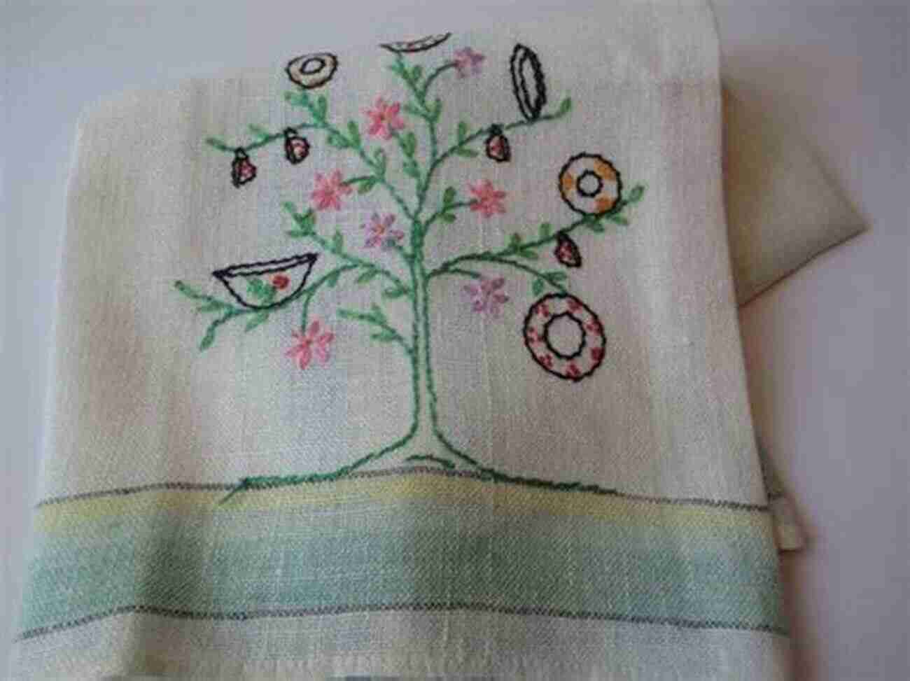 Whimsical Embroidered Tea Towels Stitched Gifts: 25 Sweet And Simple Embroidery Projects For Every Occasion